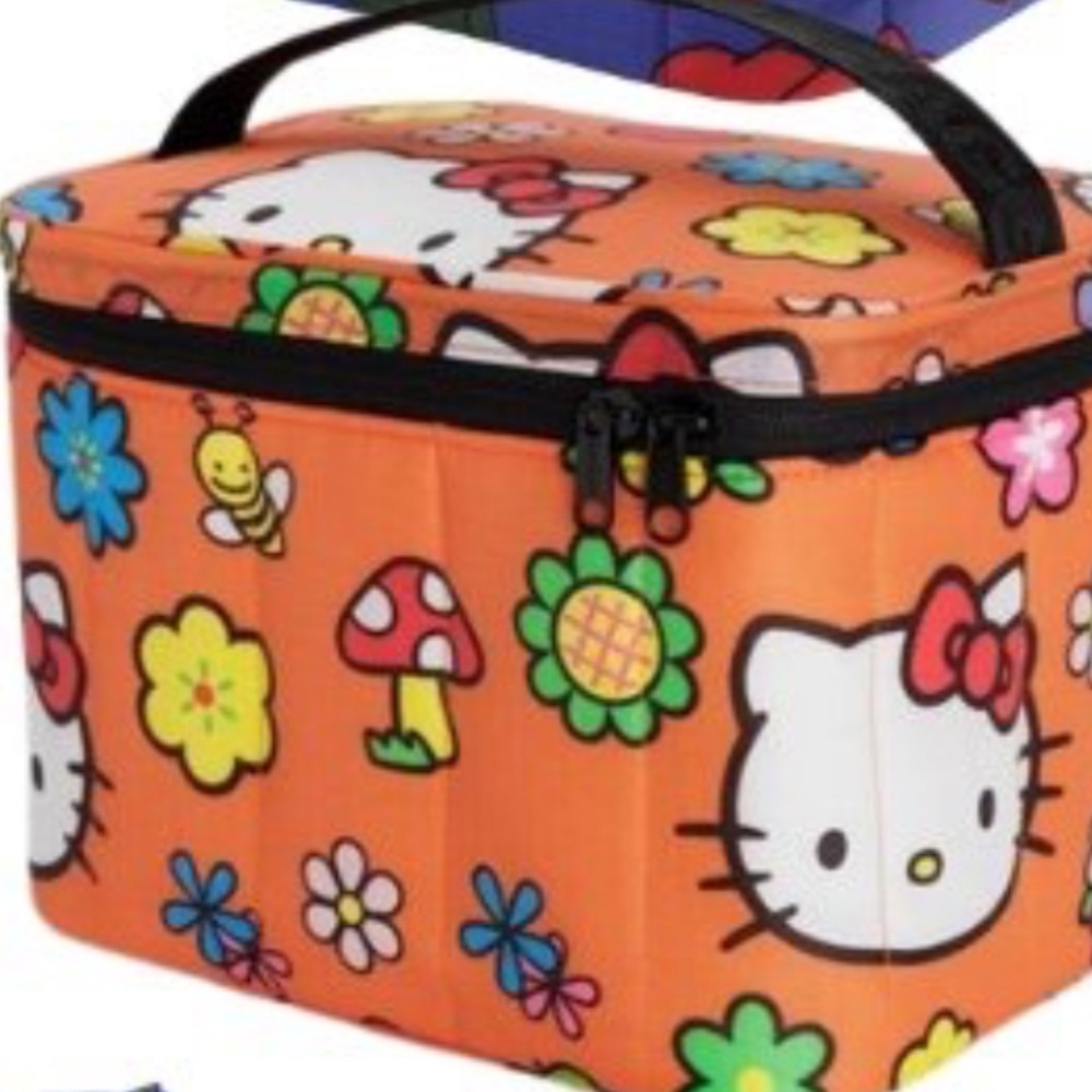 Baggy hello kitty (WTB)